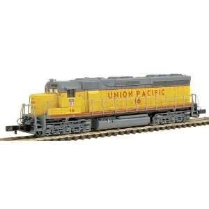   scale GE EMD SD 45 Union Pacific #16 diesel locomotive: Toys & Games