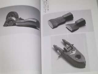 This book also features reference photos to important makers marks 