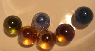 LOOSE LOT   COLLECTION OF 90 MISCELLANEOUS GLASS MARBLES  