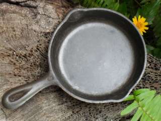 Griswold Erie 0 Cast Iron Toy Skillet 562  