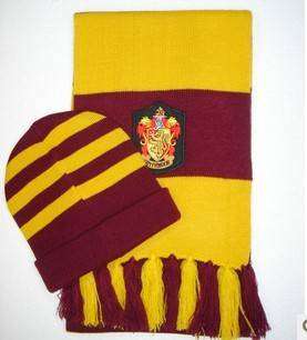 Wizarding World of Harry Potter Costume Gryffindor Robe hat and scarf