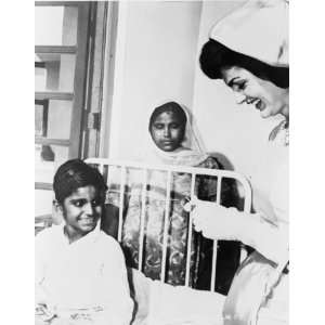  1962 Jacqueline Kennedy, visiting a childrens hospital 