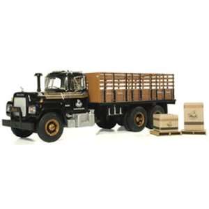 Mack R Model Stake Truck with Boxes on Pallets 1/34 Toys & Games