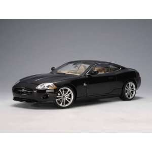  2006 Jaguar XK Coupe 1/18 Black: Toys & Games