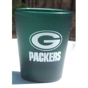  Green Bay Packers Color Frost Shot Glass 2 oz NFL: Kitchen 