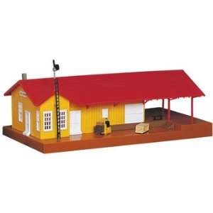  Bachman   Grovemont Freight Station Kit Lighted HO (Trains 