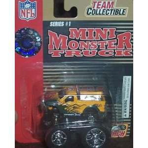Green Bay Packers NFL Diecast 2004 Ford F 350 Series 1 Mini Monster 