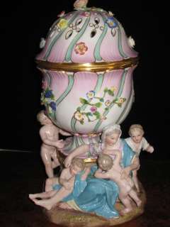 Meissen Porcelain Figurine MOTHER WITH KIDS NEXT TO VASE  
