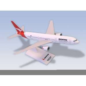  Skymarks Qantas B767 300 1/200 Toys & Games