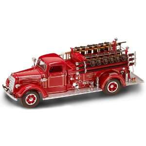  Yat Ming 1/24 1938 Mack Type 75 Fire Engine   Red: Toys 