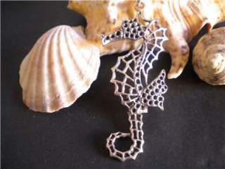 SEAHORSE NECKLACE .ITS TAIL MOVESVINTAGE / KITSCH  