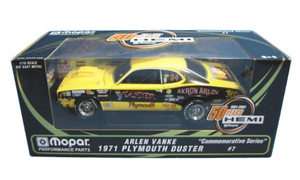 Ertl 1971 American Muscle Plymouth Duster 1 18 Diecast Car  
