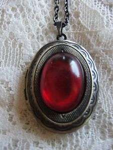 DARK GOLD LOCKET RUBY RED GLASS CAMEO VINTAGE? NECKLACE  